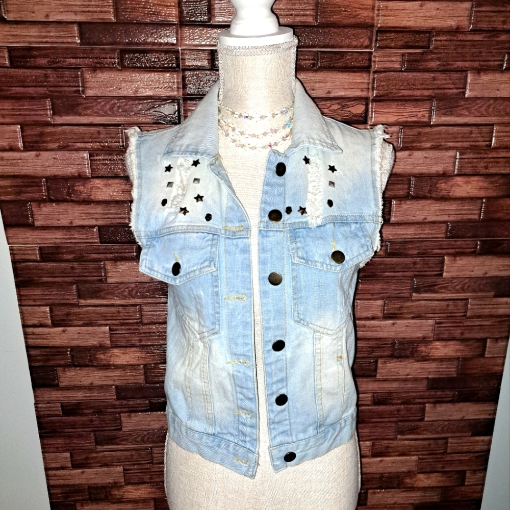 Red Tulips Light Wash Distressed Denim Jean Cutoff Vest w/ Studs Juniors Size S